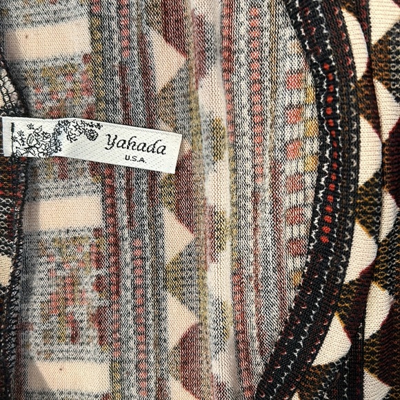 Yahada Brown and Lace Sleeve Tunic Top Crew neck Size Medium Like New - Picture 5 of 7